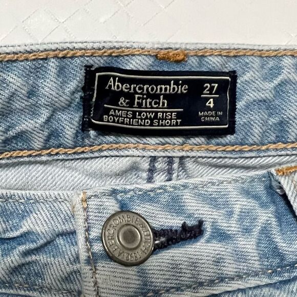 Abercrombie & Fitch Ames Low Rise Boyfriend Jean Shorts Distressed Denim Size 4 - Picture 4 of 14